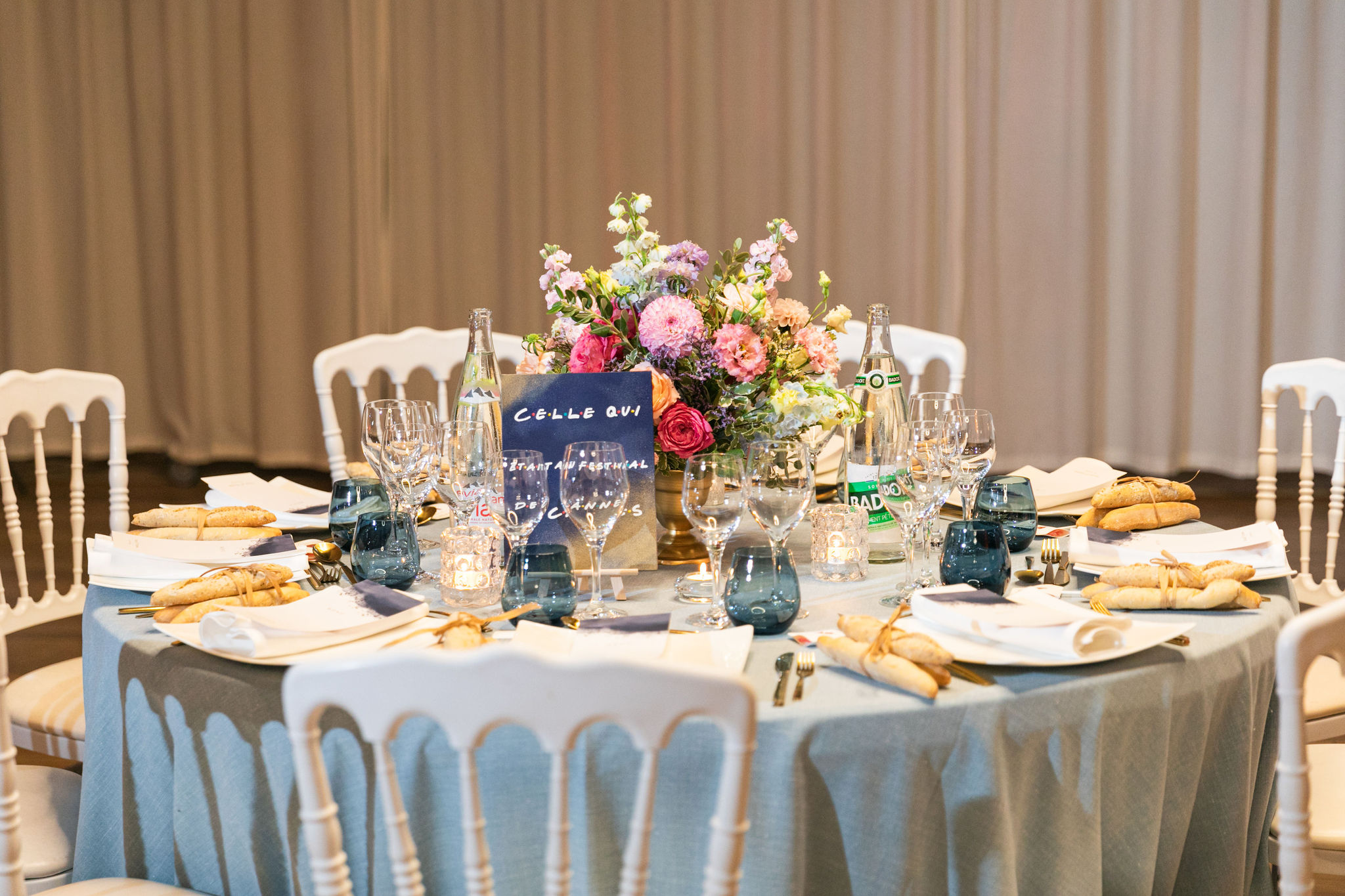 décoration mariage pêche rose et bleu pastel, fleurs